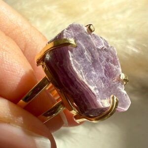 Anel Pedra Bruta Lepidolita