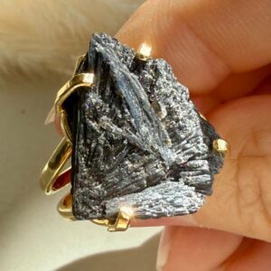 Anel Pedra Bruta Cianita Negra