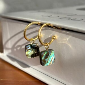 Brinco Mini Argola Magia Abalone Quadrado