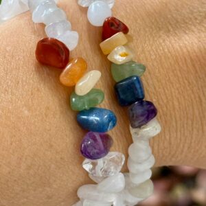 Pulseira Cascalho 7 Chakras com Quartzo Branco